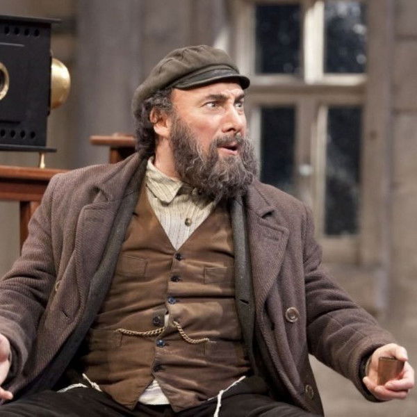 National Theatre Live: Travelling Light