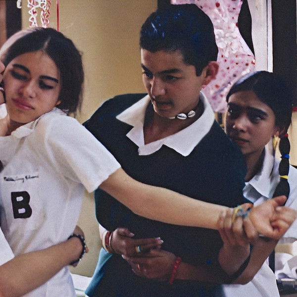 Nadie te ve: La niña en la piedra