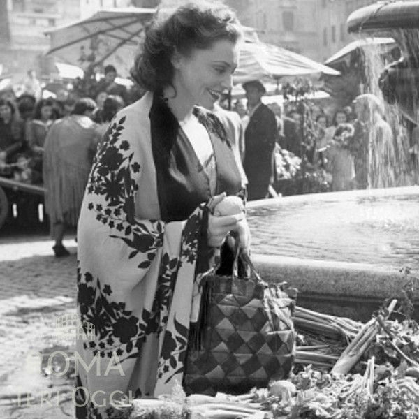 The Peddler and the Lady