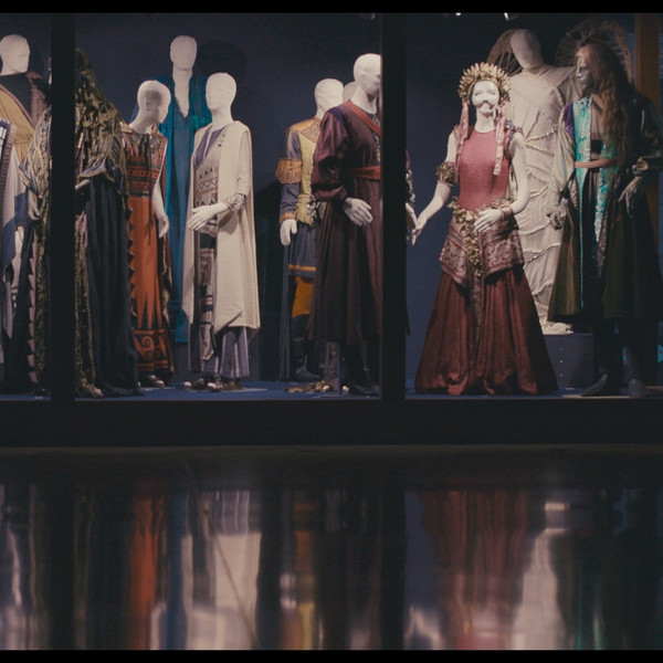 Following the Traces of the Εphemeral