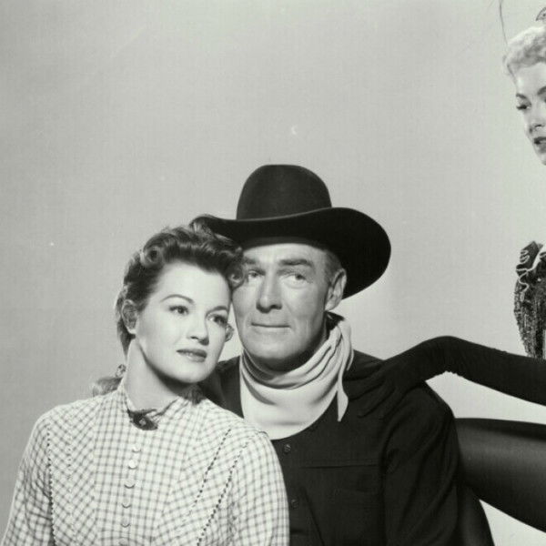 Shoot-Out At Medicine Bend