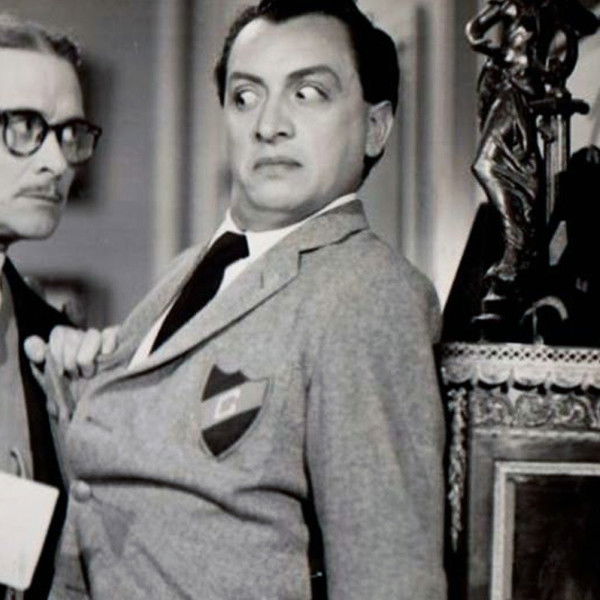 Escuela de sirenas y tiburones