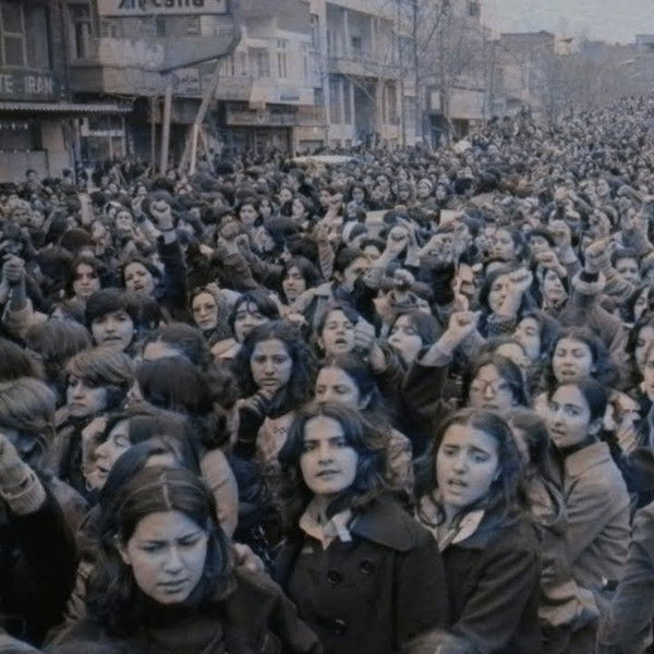 Beyond Borders: Arab Feminists Talk About Their Lives... East and West