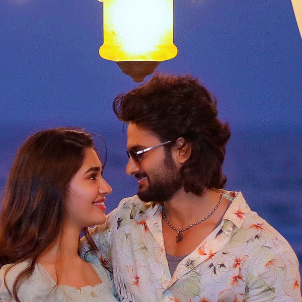 Aa Ammayi Gurinchi Meeku Cheppali