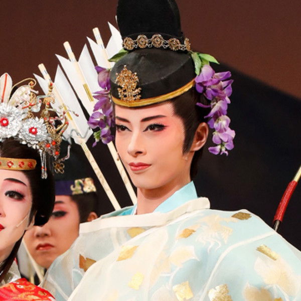 Love Blooms Out on the Murasakino