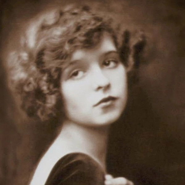 Clara Bow: Discovering the It Girl