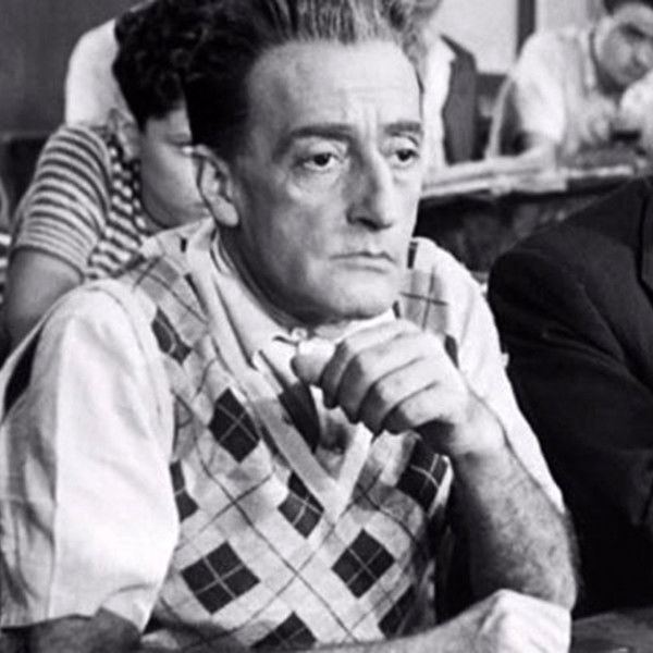 Totò Looking for a House