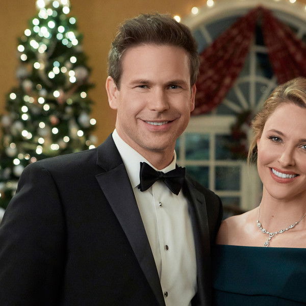 Christmas Wishes & Mistletoe Kisses