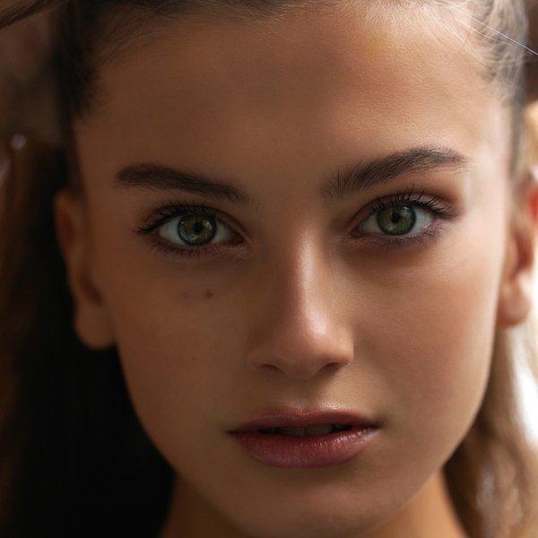 Zoë Pastelle Holthuizen