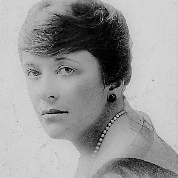 Julia Dean