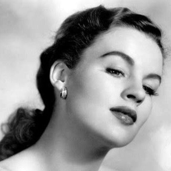 Helena Carter