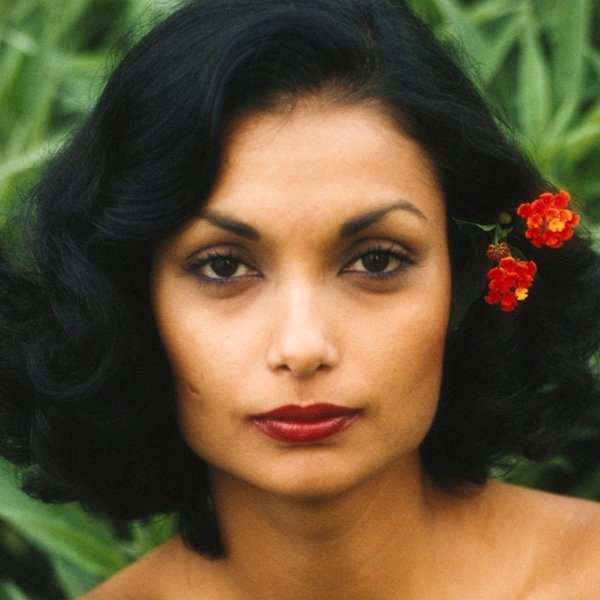 Shakira Caine