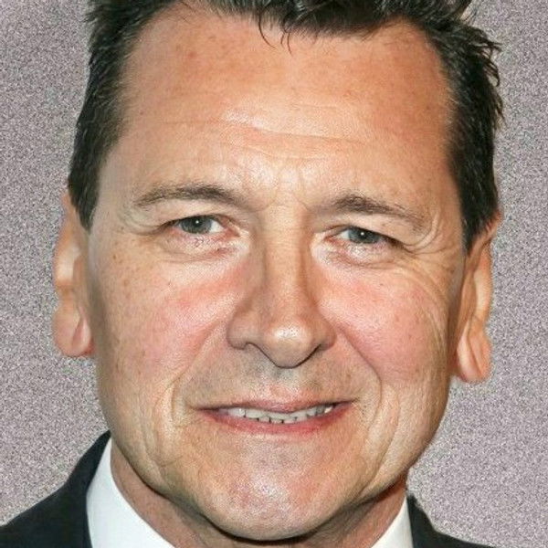 Mark Lindsay Chapman