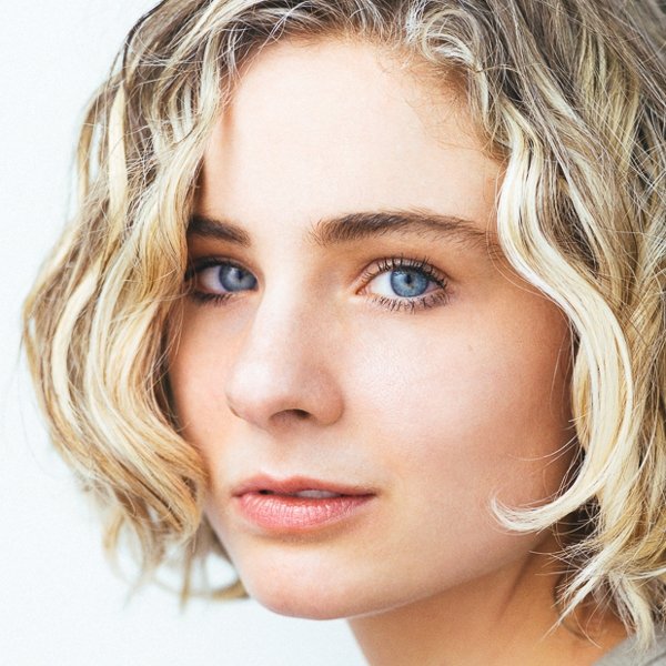 Lizzy DeClement
