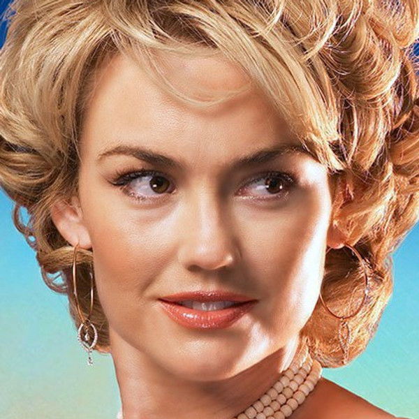 Kelly Carlson