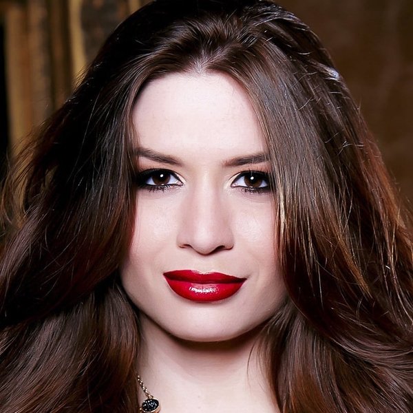 Veronica Vain