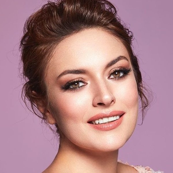 Ezgi Mola