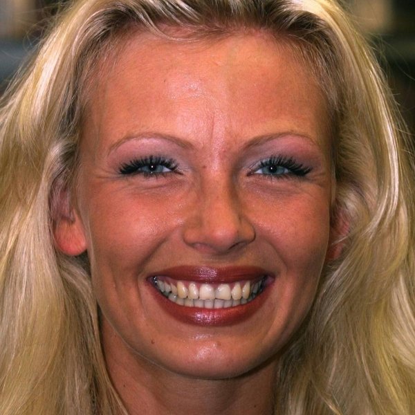 Vivian Schmitt