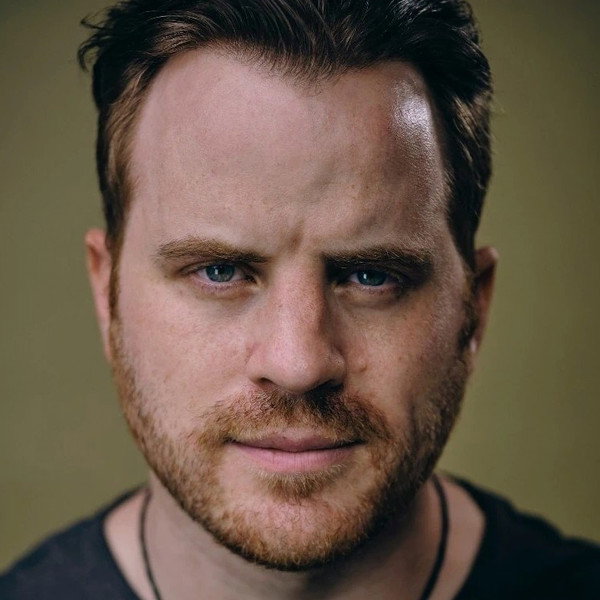Robert Kazinsky