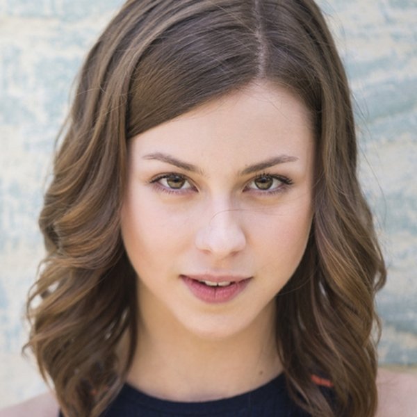 Laura Döbrösi