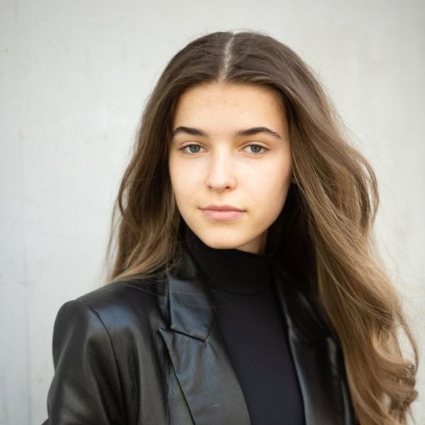 Lola Höller