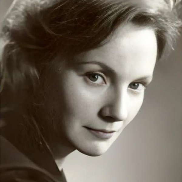 Dilys Hamlett