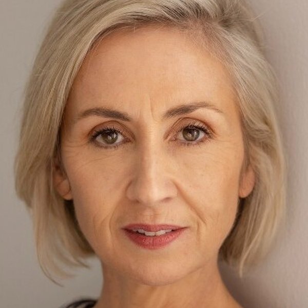 Renee Lyons
