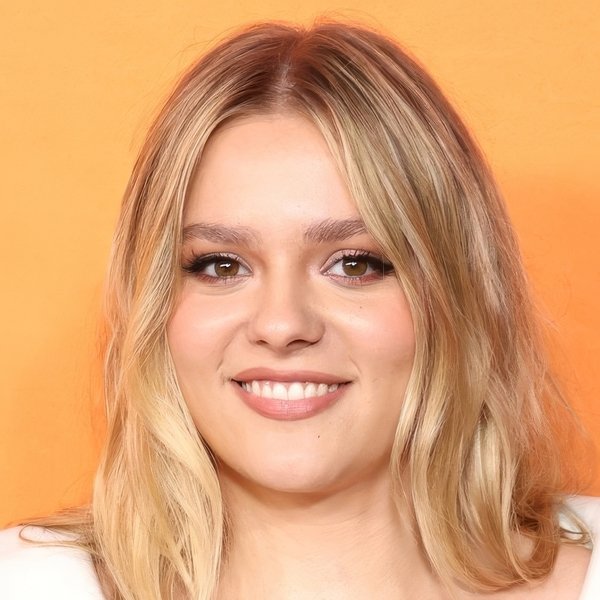 Maisy Stella