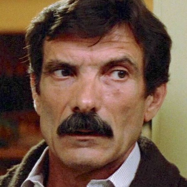 Robert Darnell