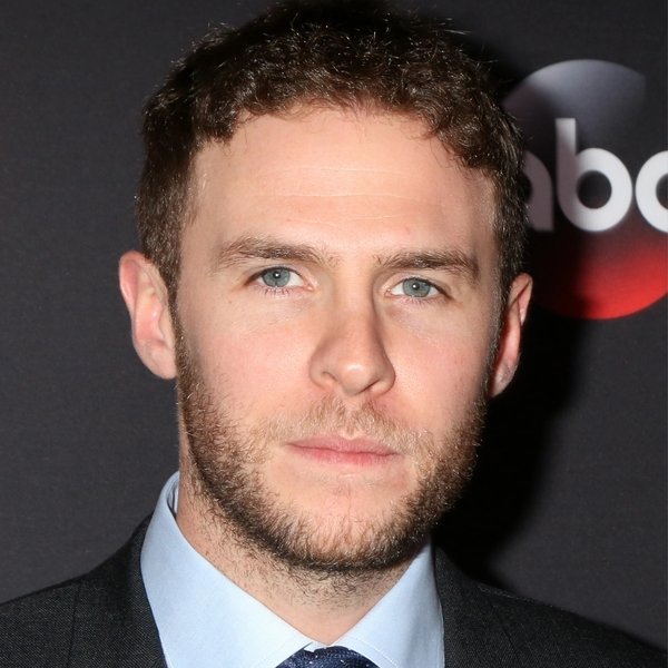 Iain De Caestecker