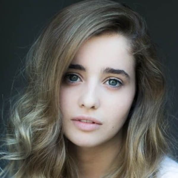 Holly Earl