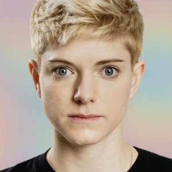 Mae Martin