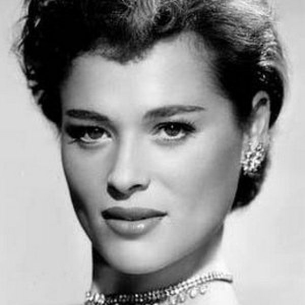 Bella Darvi