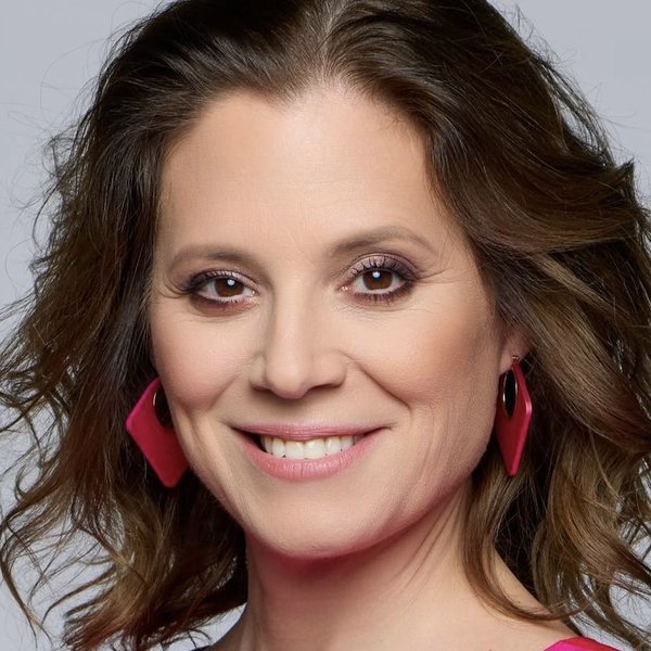Dóra Szinetár