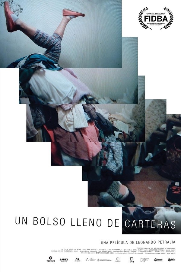 Un Bolso Lleno De Carteras