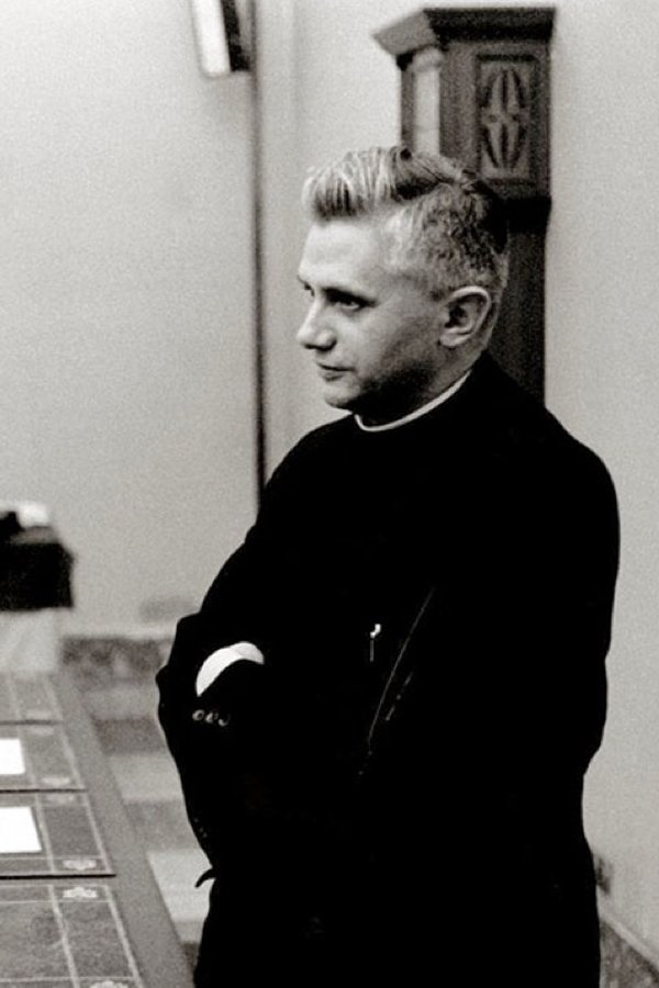 Der Unbequeme - Joseph Ratzinger, Der Glaube Und Die Welt Von Heute