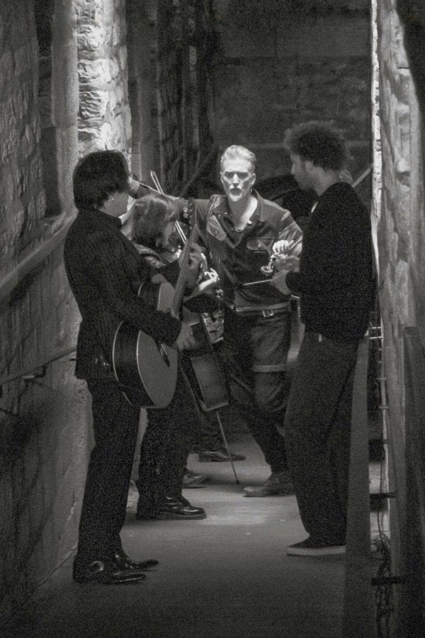 Queens Of The Stone Age: Alive In Paris And Before