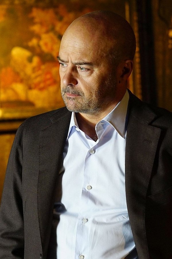Il Commissario Montalbano – S12E01 – La giostra degli scambi