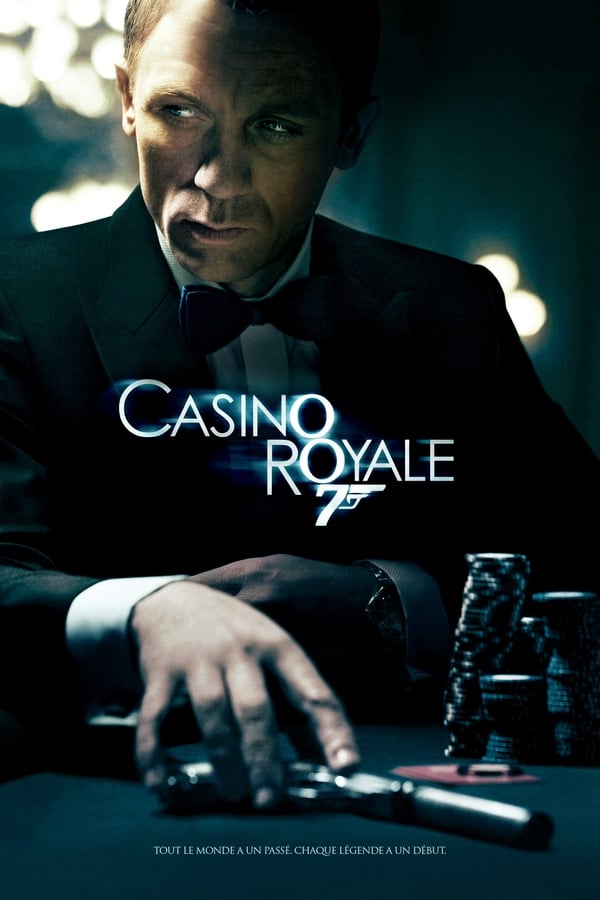 Pour sa première mission, James Bond affronte le tout-puissant banquier privé du terrorisme international, Le Chiffre. Pour achever de le ruiner et démanteler le plus grand réseau criminel qui soit, Bond doit le battre lors d'une partie de poker à haut risque au Casino Royale. La très belle Vesper, attachée au Trésor, l'accompagne afin de veiller à ce que l'agent 007 prenne soin de l'argent du gouvernement britannique qui lui sert de mise, mais rien ne va se passer comme prévu. Alors que Bond et Vesper s'efforcent d'échapper aux tentatives d'assassinat du Chiffre et de ses hommes, d'autres sentiments surgissent entre eux, ce qui ne fera que les rendre plus vulnérables...