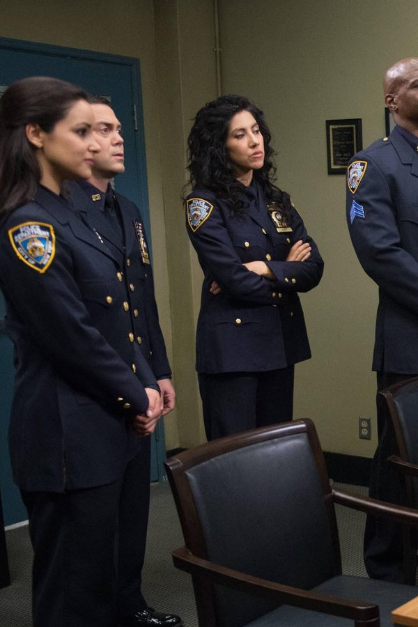 Brooklyn Nine-Nine – S01E22 – Accuse e Imputazioni