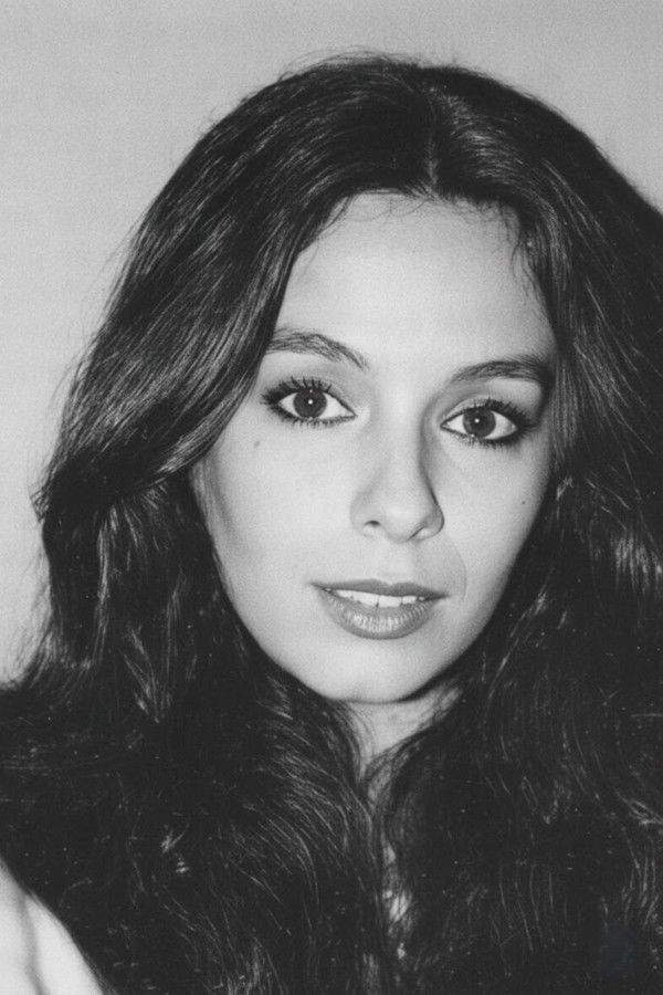 Nadia Carvalho's headshot