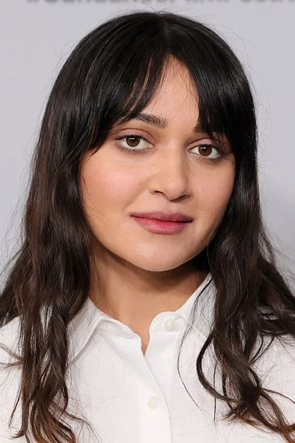 Ariela Barer's headshot