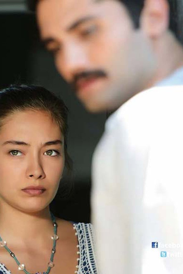 Entre dois amores (Fatih Harbiye) [LEG] (2013)