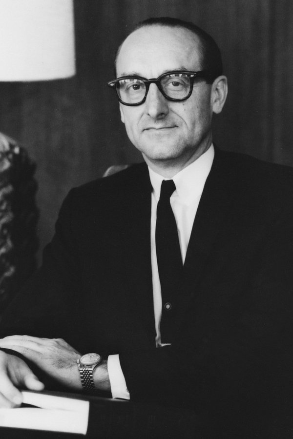 George E. Mueller's headshot