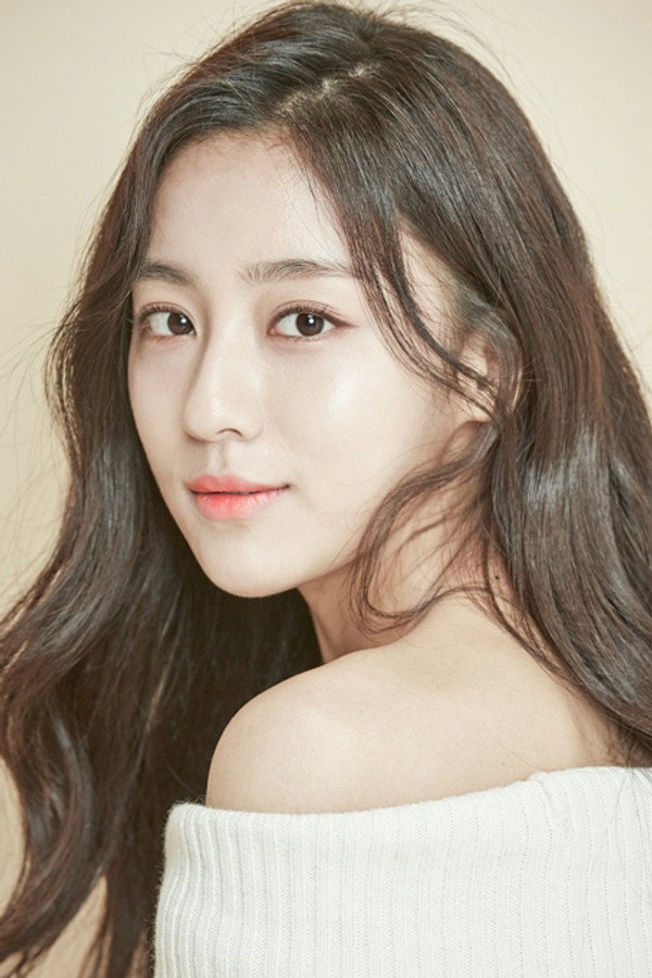 Kang Min-ah's headshot