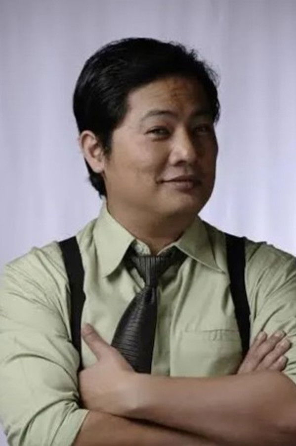 Smokey Manaloto's headshot