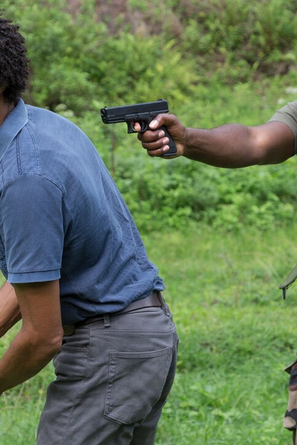 Deadly Tropics – S03E07 – Episodio 7
