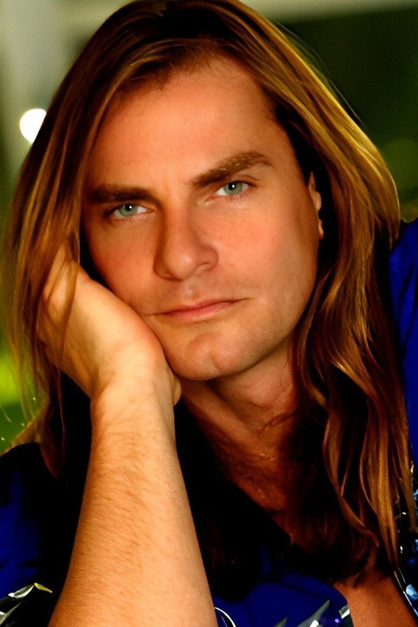 Evan Stone's headshot