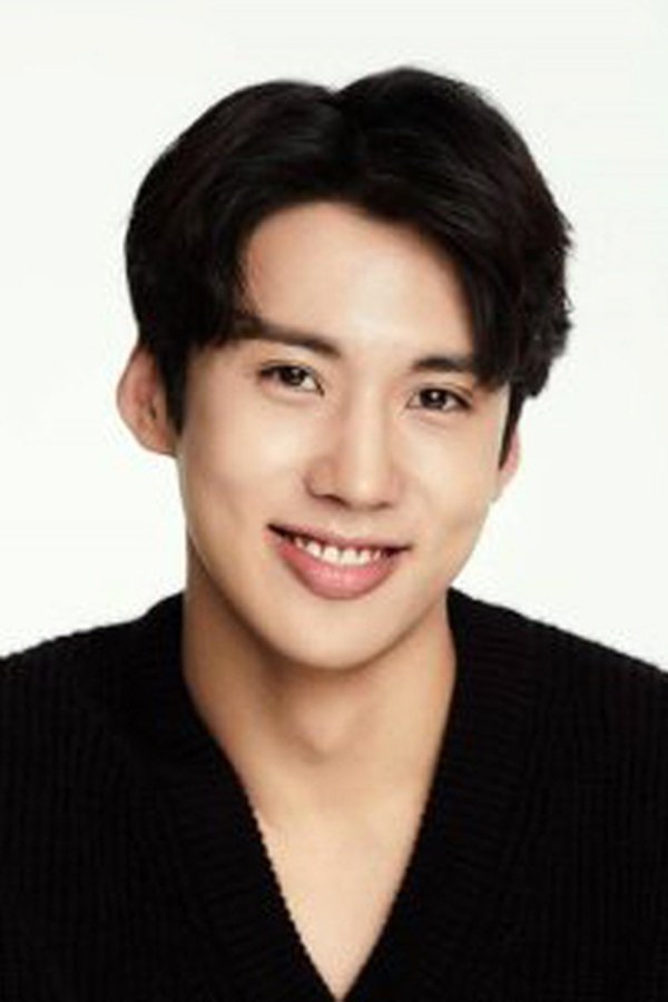 Lee Chan-woo's headshot