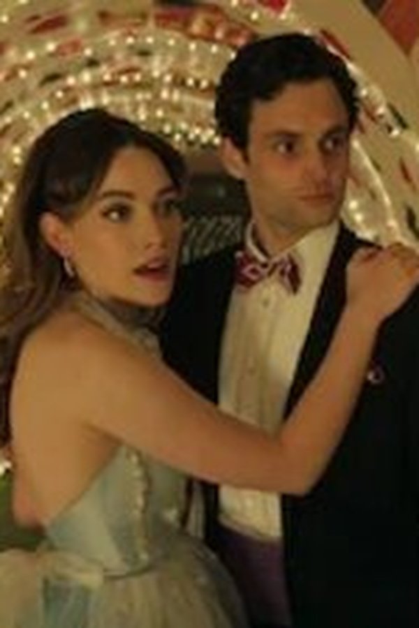 YOU – S03E07 – Qui siamo tutti matti